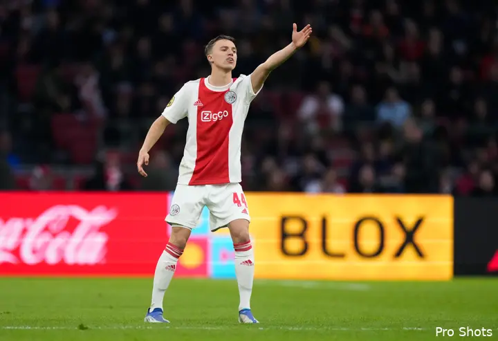 Youri Regeer speelde in het verleden al acht wedstrijden in Ajax 1.