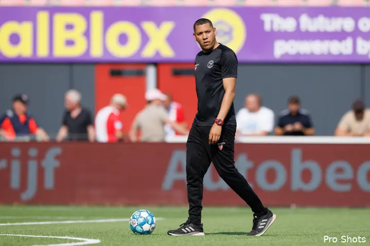 Hedwiges Maduro is teruggekeerd bij Ajax als assistent van Maurice Steijn na ervaring in het trainersvak te hebben opgedaan bij Almere City. Maduro valt direct op door zijn scherpe manier van coachen.