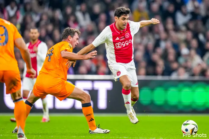 Dani, ooit mateloos populair in Amsterdam, droeg zondag weer eens het shirt van Ajax.