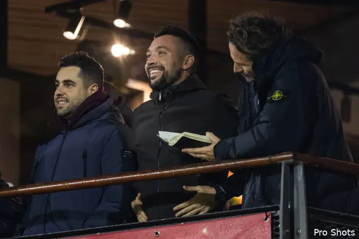 'Hij is nog maar 35, maar hij heeft een bepaalde manier van coachen en het laten spelen van zijn elftallen. Hij heeft dat zo bij Nice gedaan en dat heeft hij voortgezet bij Ajax. De vraag is of hij het andere gedeelte ook kan', aldus Kenneth Perez.