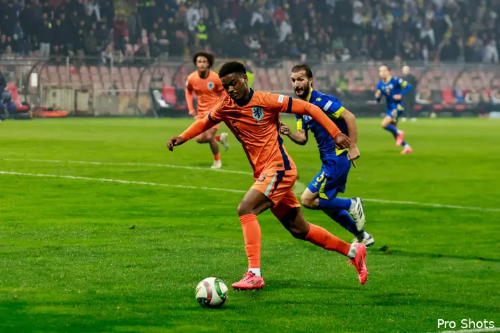Jorrel Hato begon, net als Brian Brobbey, in de basis van Oranje. De Ajacied bleef de gehele wedstrijd binnen de lijnen.