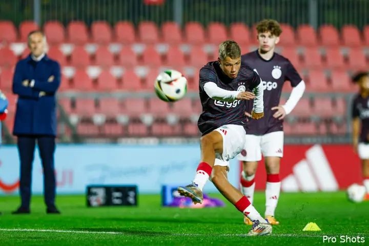 sean steur jong ajax 24 25