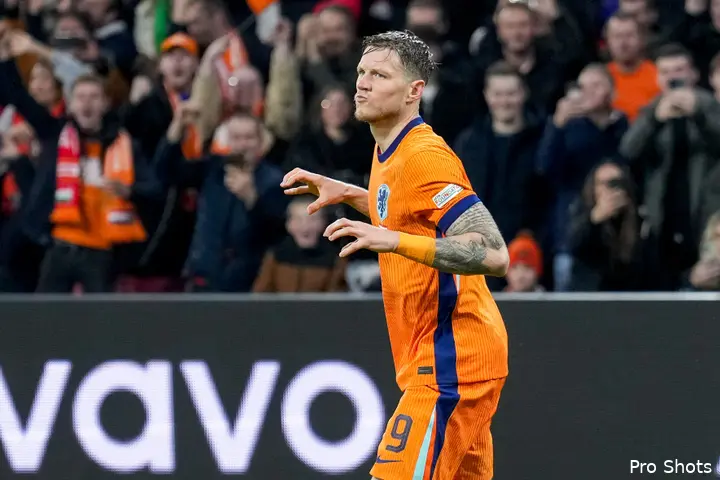 Wout Weghorst scoorde vanaf de strafschopstip de 1-0 voor Nederland tegen Hongarije.