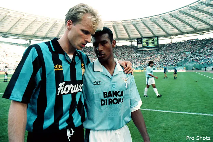<i>Aron Winter en Dennis Bergkamp stonden in de Serie A tegenover elkaar.&nbsp;</i>