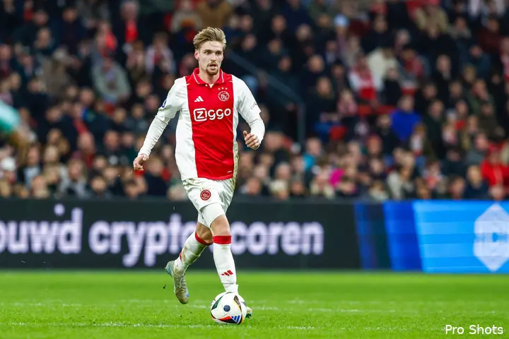 Kenneth Taylor mocht de vorige transferperiode absoluut niet weg bij Ajax. Zaakwaarnemer Guido Albers vindt dat hij de middenvelder komende zomer niet opnieuw deze boodschap kan brengen.
