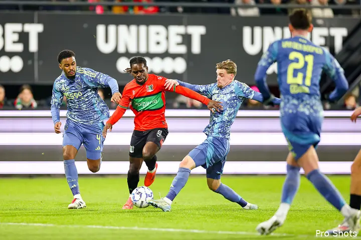 Ajax had het bij vlagen moeilijk tegen NEC, maar stapte toch met een 1-2 zege van het veld.