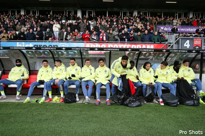 Ajax begon met behoorlijk wat kwaliteit op de bank aan de wedstrijd tegen Sparta Rotterdam.