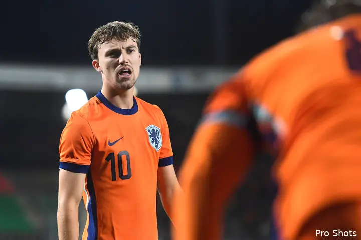 Youri Regeer speelde al elf interlands namens Jong Oranje en speelt daarbij voornamelijk als meest aanvallende middenvelder.