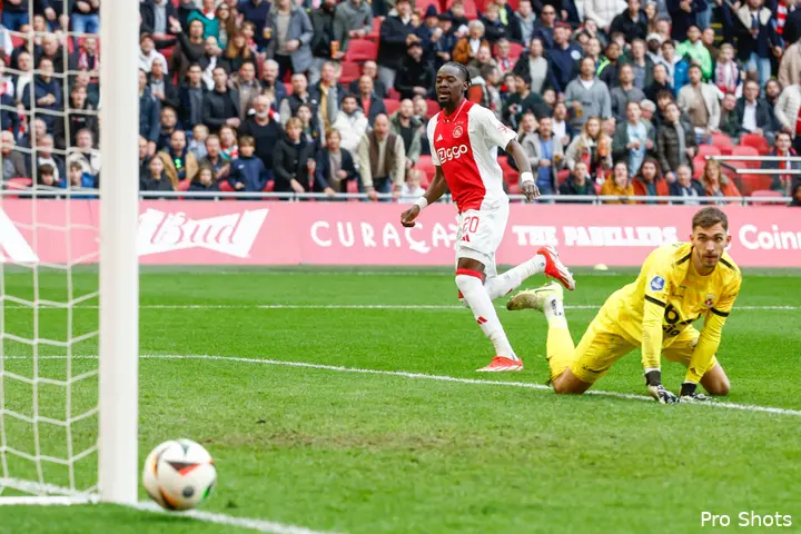 Bertrand Traoré kwam ongelukkig voor de dag tijdens Ajax - Go Ahead Eagles en miste kort na rust een reusachtige kans.