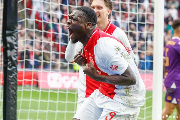 Veel vreugde bij Brobbey na zijn doelpunt tegen Go Ahead Eagles.&nbsp;