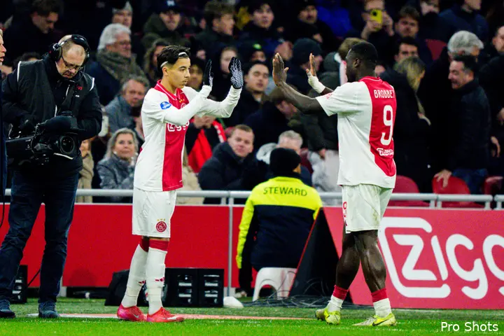 Rayane Bounida maakte tijdens Ajax - Heracles Almelo zijn debuut en viel in voor Brian Brobbey.