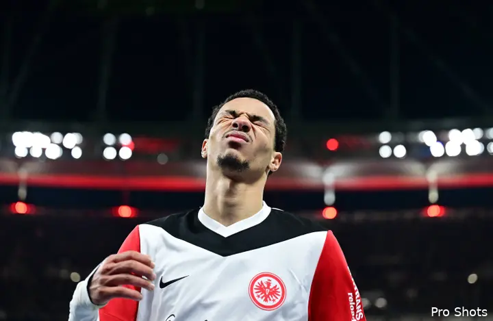 Hugo Ekitiké is een zekerheidje voorin bij Eintracht Frankfurt, maar hoofdtrainer Dino Toppmöller lijkt nog op zoek naar de ideale partner voor de centrumspits.