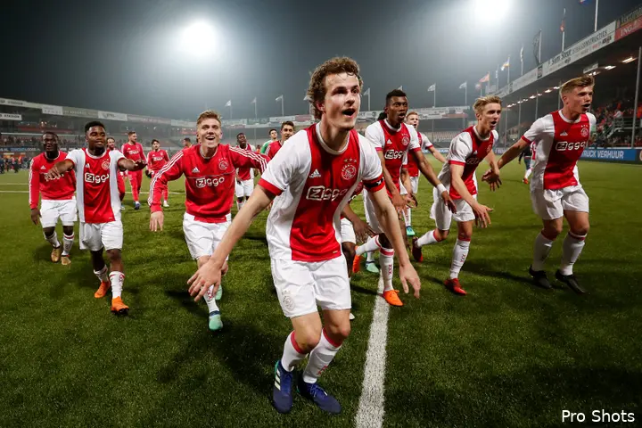 Léon Bergsma was tijdens het successeizoen 2017/2018 de trotse aanvoerder van Jong Ajax.