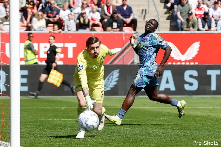 Brian Brobbey kreeg het tijdens FC Utrecht - Ajax niet voor elkaar om het net te vinden.