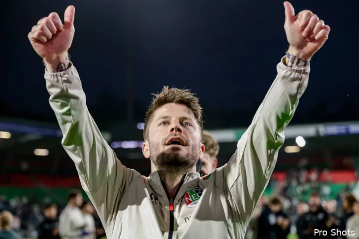 Lasse Schöne werd tijdens en na afloop van NEC - NAC Breda geëerd voor zijn prachtige carrière.
