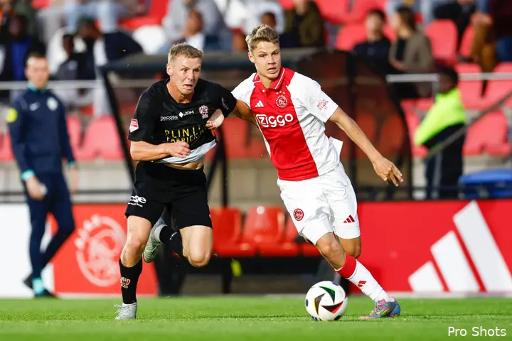 Steur was meerdere malen gevaarlijk namens Jong Ajax.