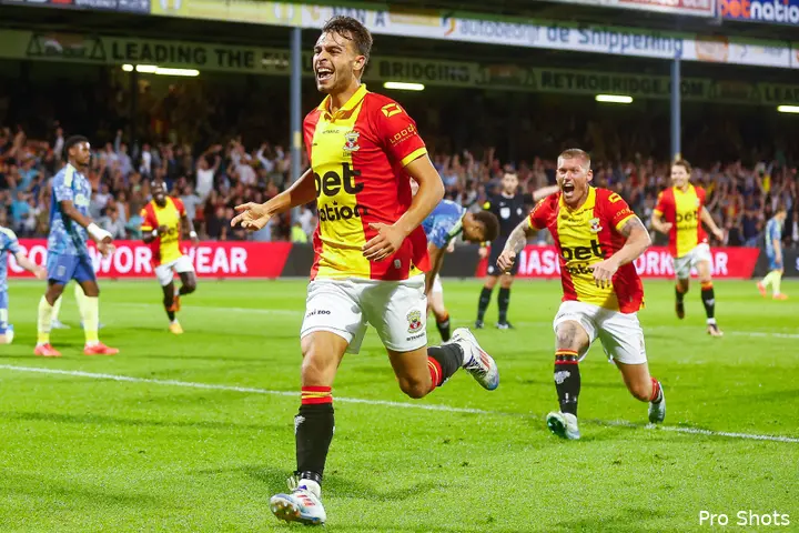 Enric Llansana was dit seizoen namens Go Ahead Eagles nog trefzeker tegen zijn oud-werkgever Ajax.