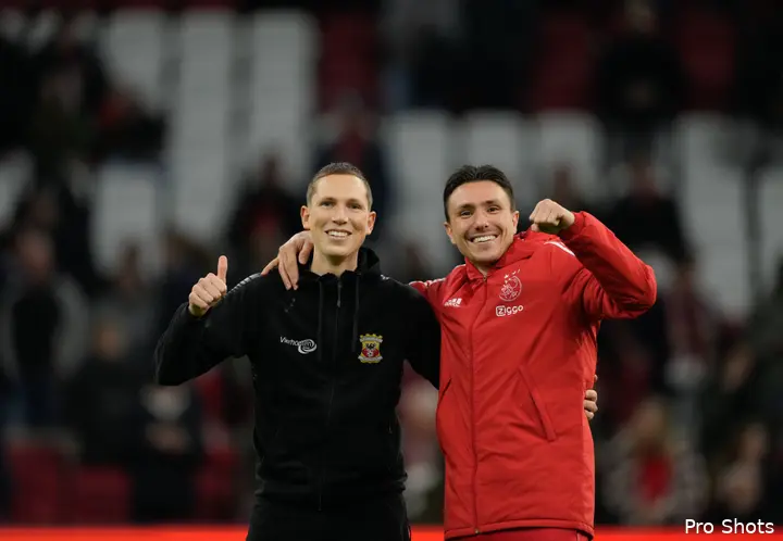 Als speler van Ajax en assistent-trainer van Go Ahead Eagles kwamen de gebroeders Berghuis elkaar inmiddels meermaals tegen.