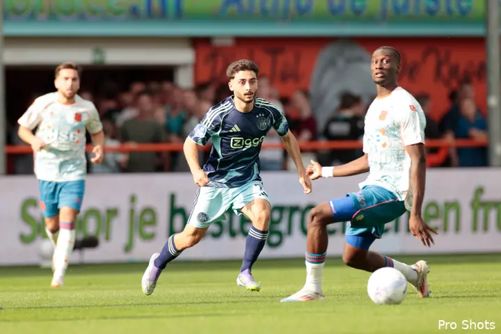 raúl-moro-gibson-yah-volendam-ajax-25-26