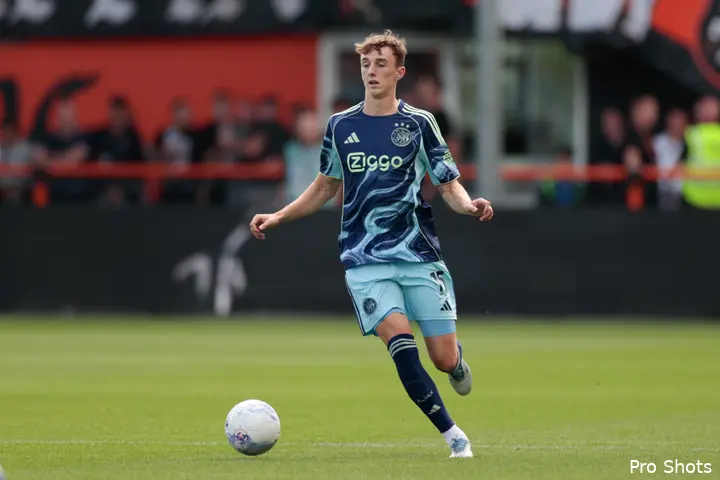 youri-baas-volendam-ajax-25-26