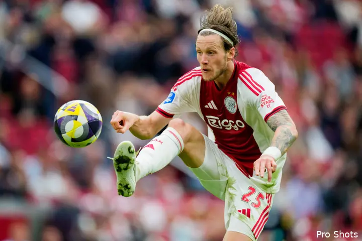 wout-weghorst-ajax-pec-zwolle-25-26