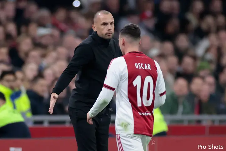 oscar-gloukh-john-heitinga-ajax-az-25-26
