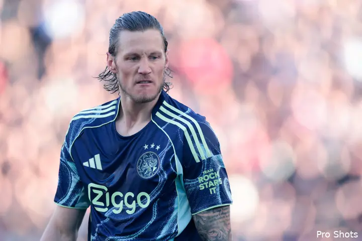 wout-weghorst-utrecht-ajax-25-26