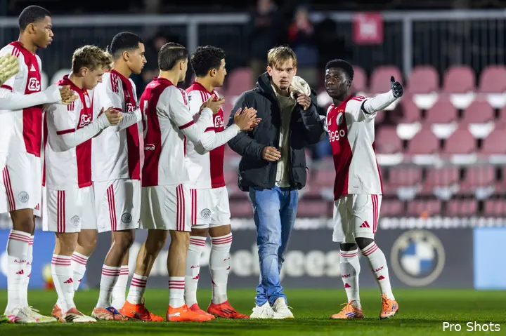 mark-verkuijl-jong-ajax-huilen-25-26