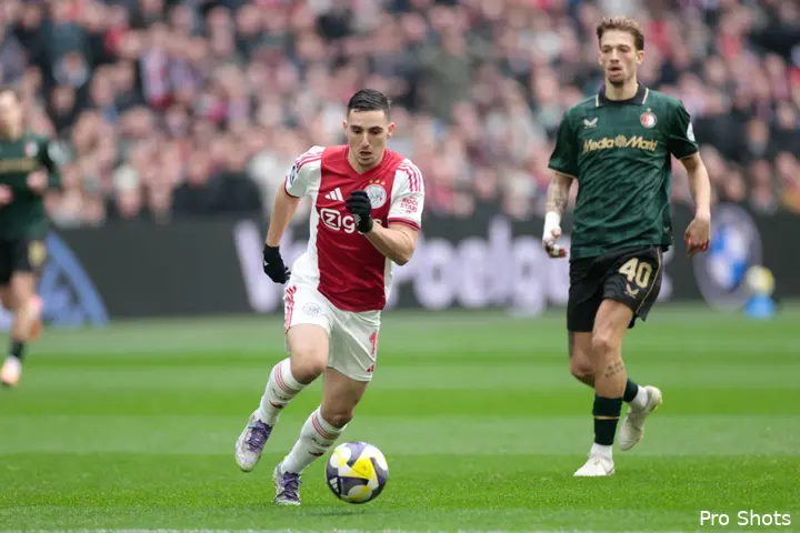oscar-gloukh-ajax-feyenoord-25-26