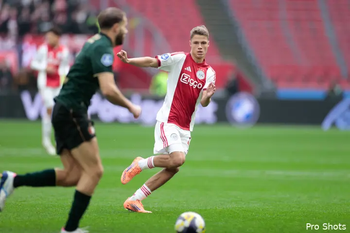 sean-steur-ajax-feyenoord-25-26