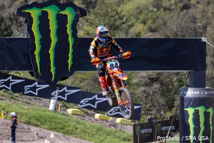 Herlings wordt als eerste afgevlagd tijdens de laatste manche van de GP van Trentino.