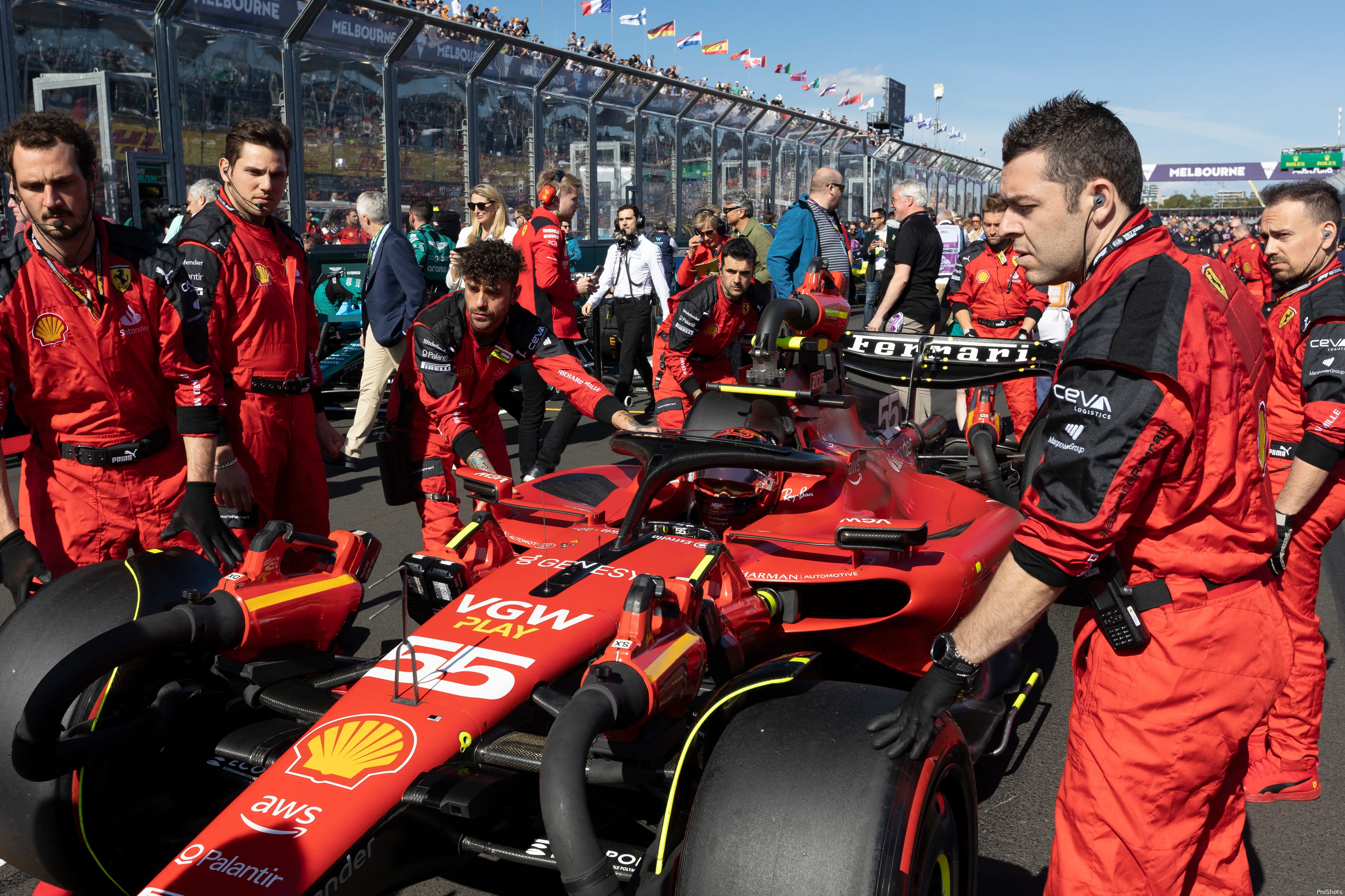 Verslag Tweede Vrije Training Abu Dhabi Leclerc snel, Sainz crasht Verslag Tweede Vrije Training Abu Dhabi Leclerc snel, Sainz crasht