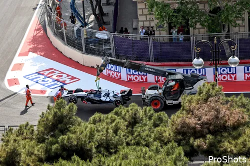 De Vries crashte helaas twee keer in het raceweekend in Azerbeidzjan (foto: ProShots)