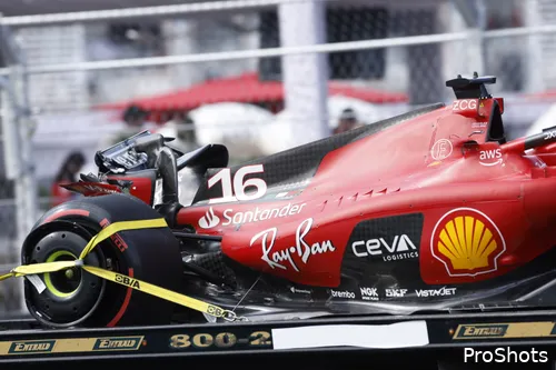 De bolide van Charles Leclerc werd op een andere manier over de finish gesleept (foto: ProShots)