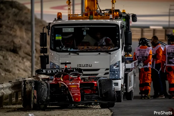 Charles Leclerc viel stil tijdens de Grand Prix van Bahrein. Twee weken later krijgt hij een gridstraf van tien plaatsen.