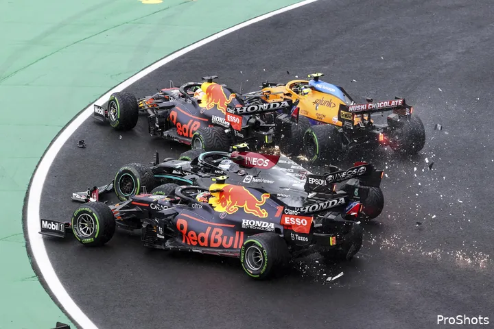 <i>De schade was aanzienlijk na de remfout van Valtteri Bottas.&nbsp;</i>