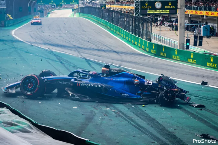 <i>Alexander Albon had misschien wel het meeste pech bij de start.&nbsp;</i>
