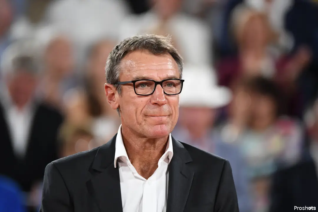 Mats Wilander observa.