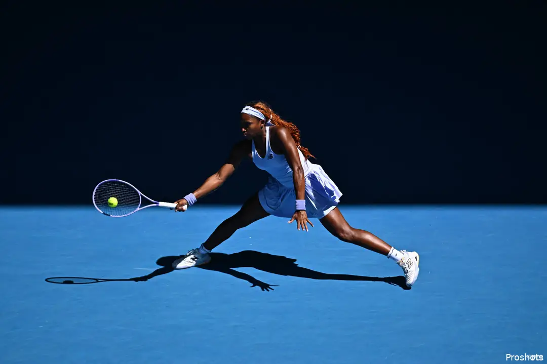 Gauff estirándose.