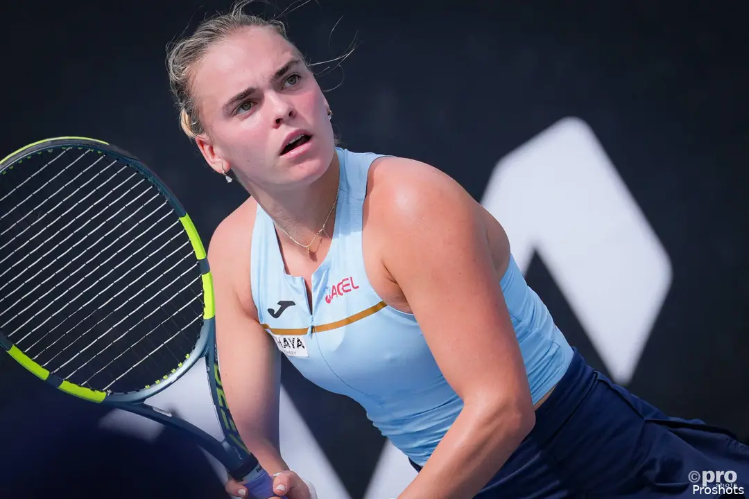 Sara Bejlek waits for return.