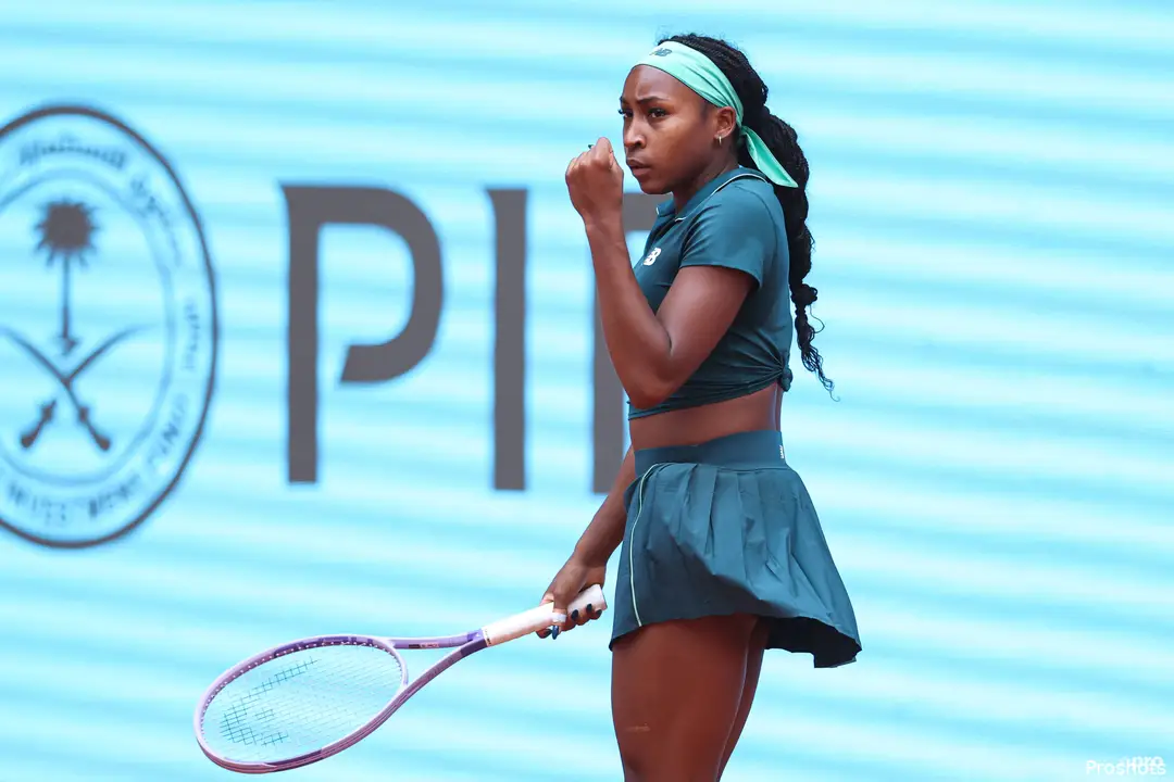 Gauff clenches her fist.