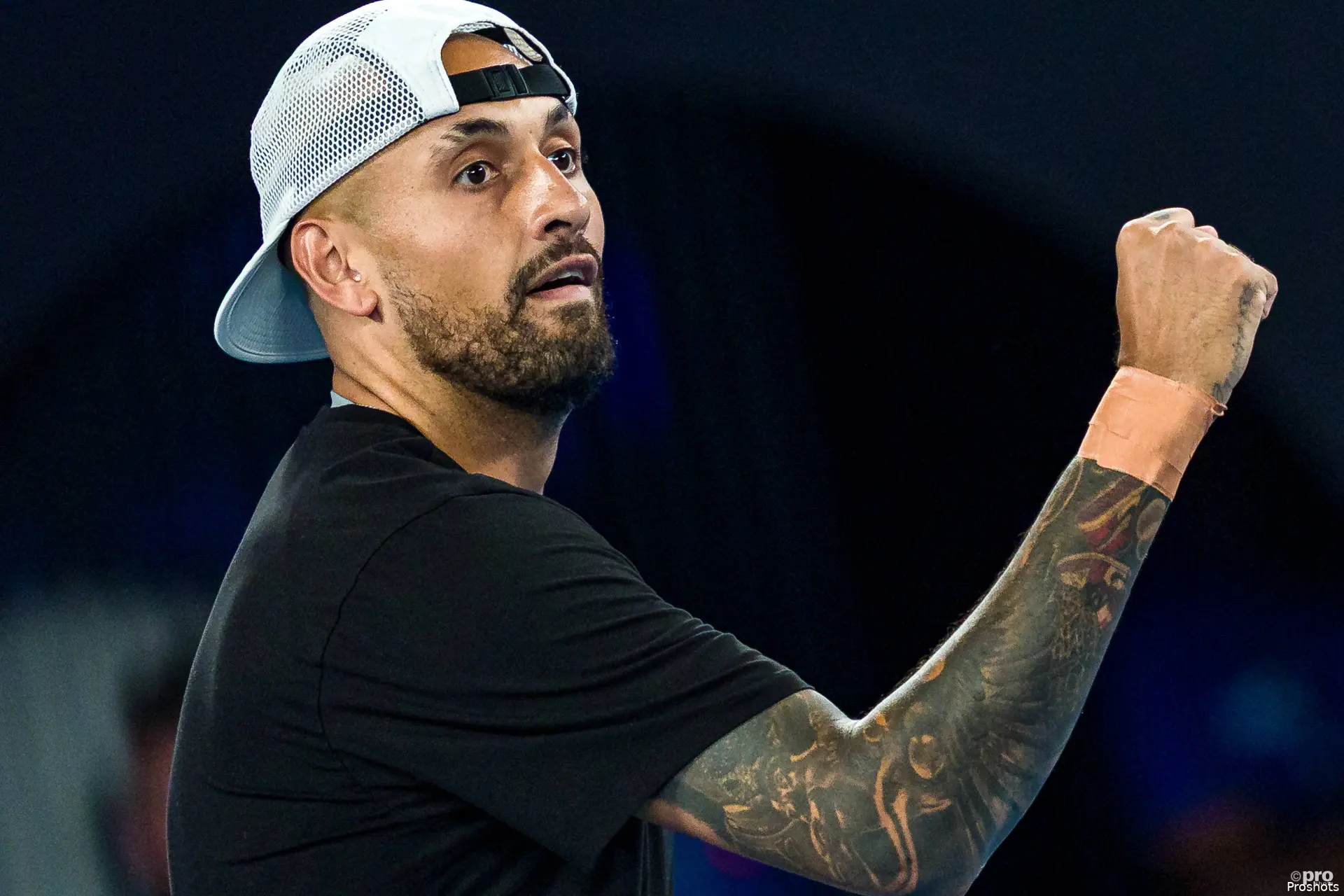 Nick Kyrgios jubelt im Doppel mit geballter Faust