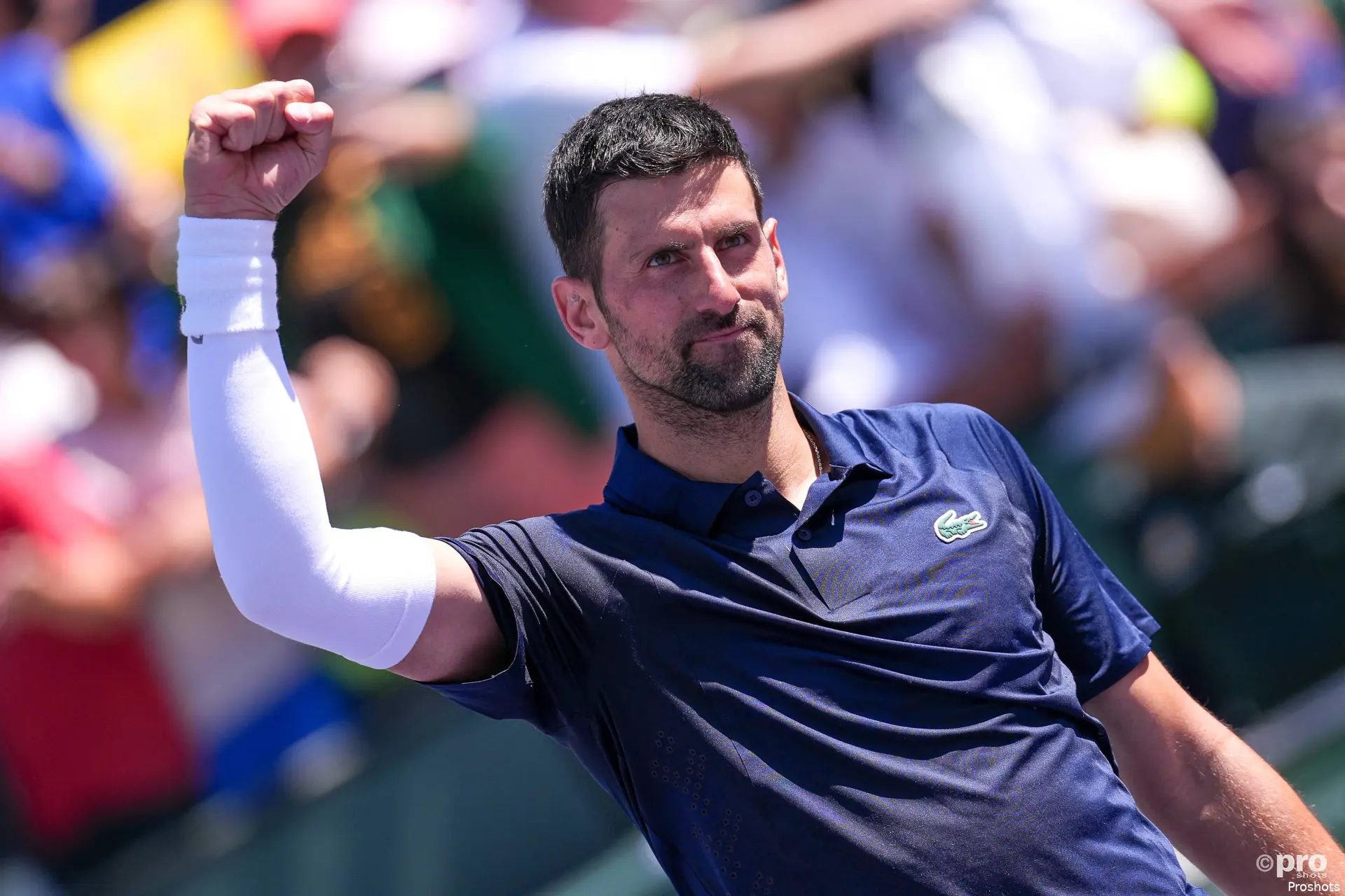 Novak Djokovic ballt die Faust Richtung Zuschauer.