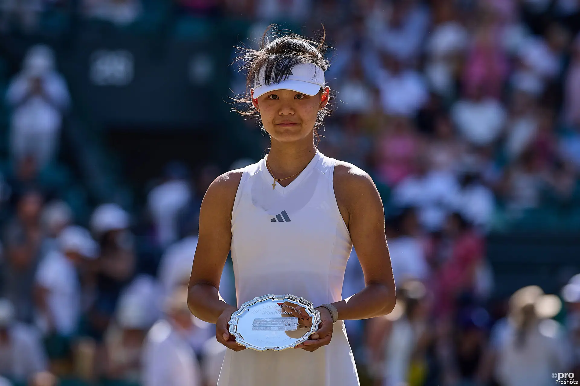 Sun Xinran with her runners-up trophy at Wimbledon.