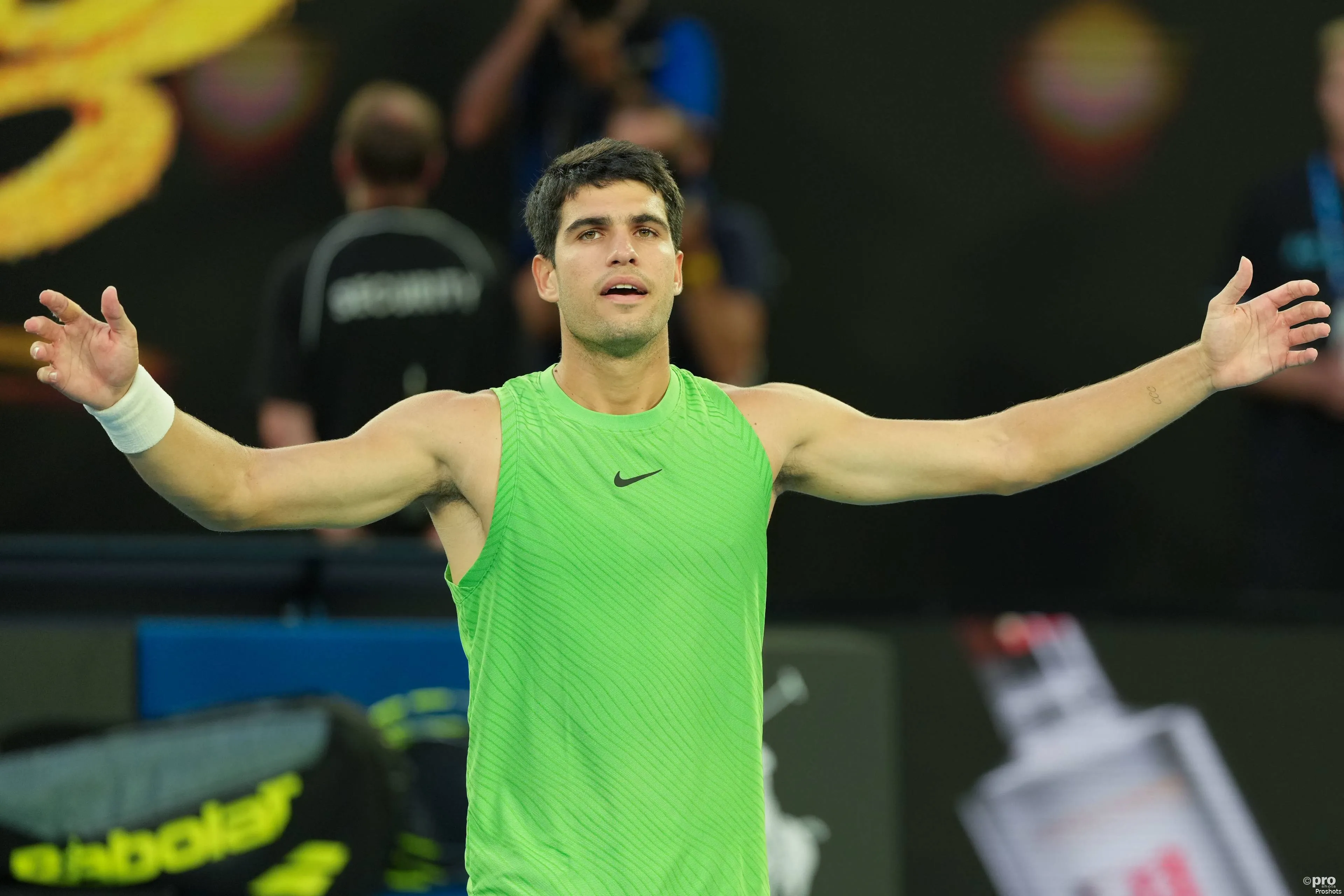 Carlos Alcaraz raises arms.