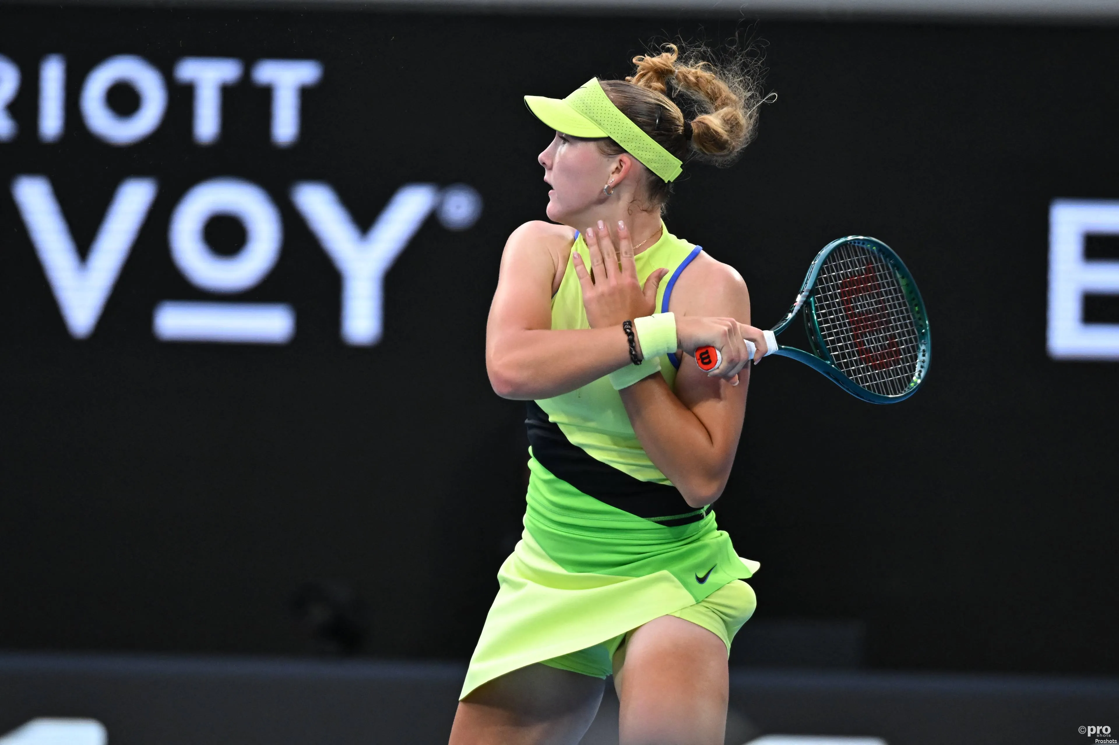 Mirra Andreeva hits a backhand.