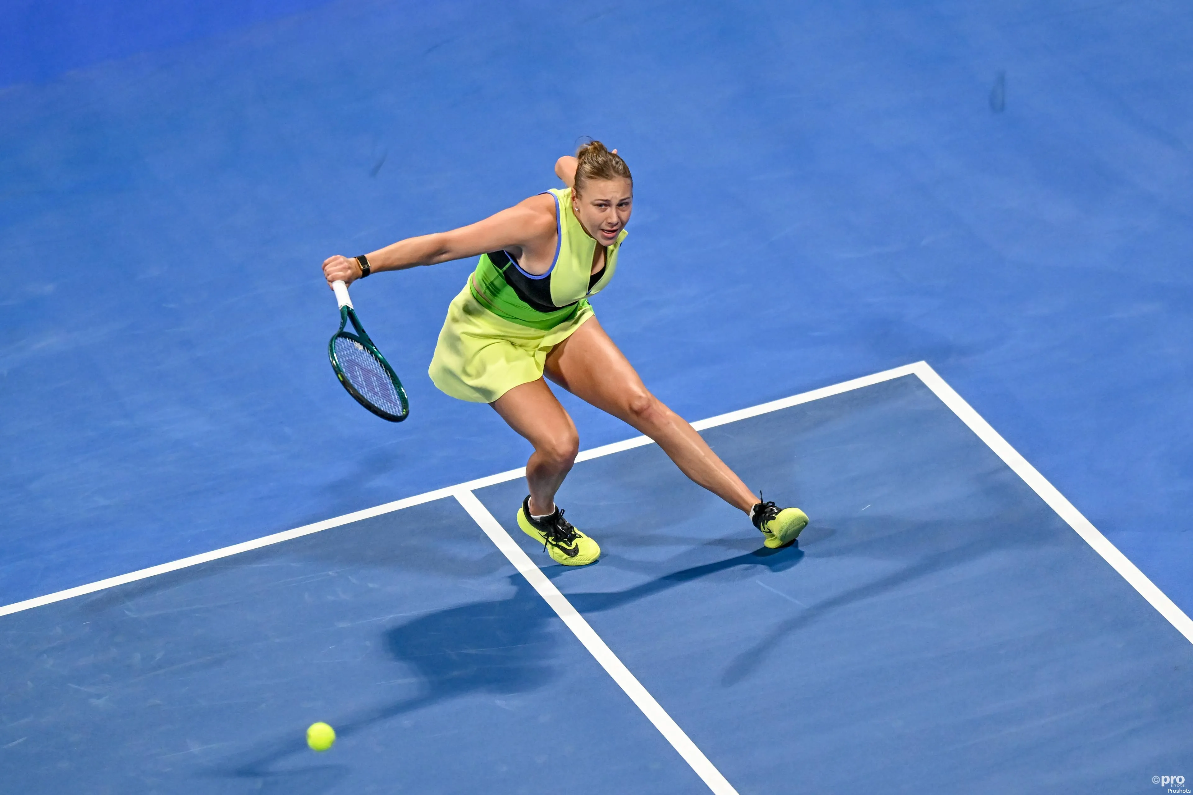 Anisimova swats return.