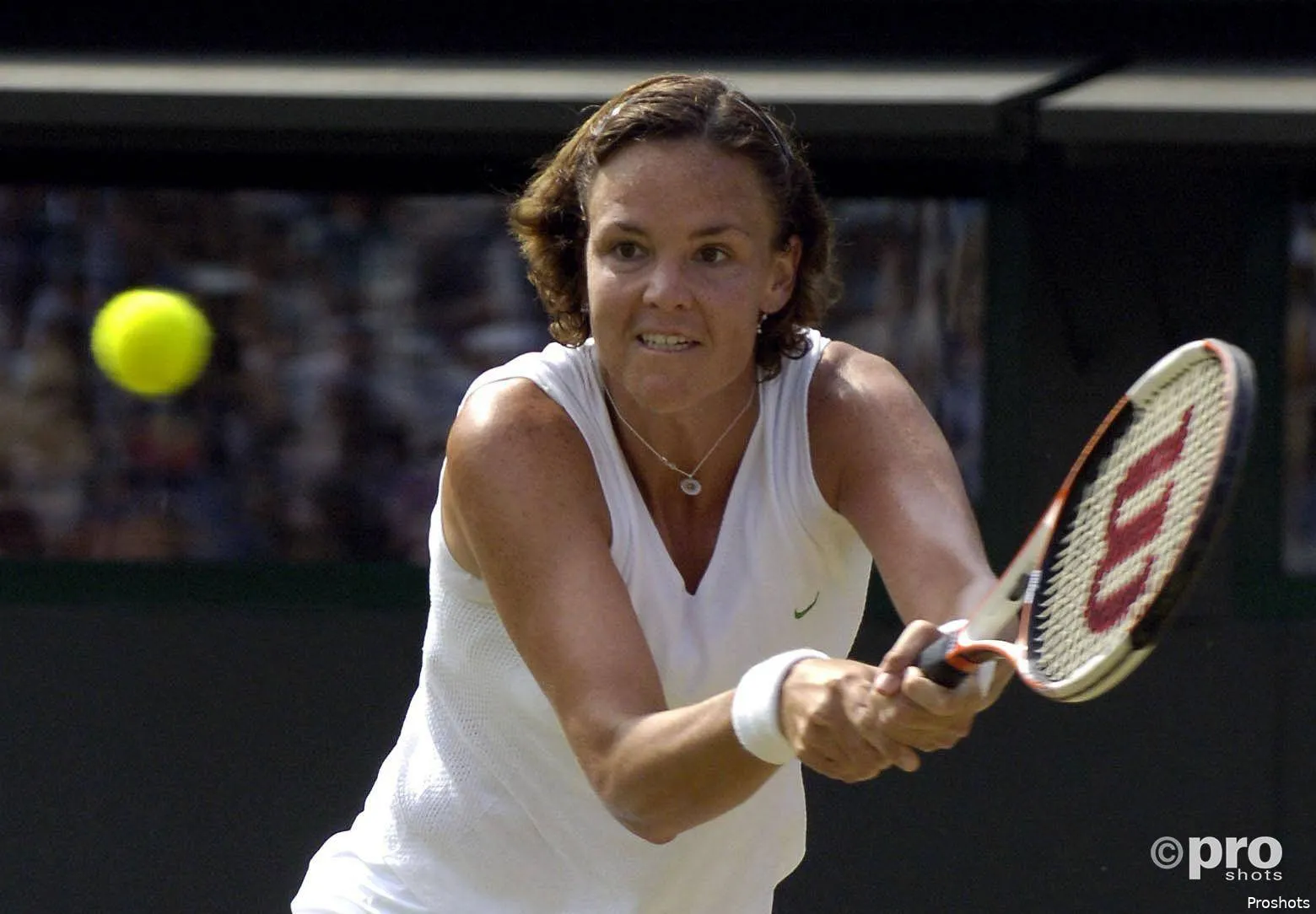 Lindsay Davenport meets the return.