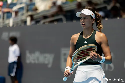 Iva Jovic auf dem Court in Cincinnati