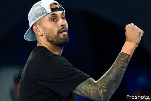 Nick Kyrgios celebrando con un gesto de puño en dobles